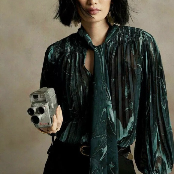 Banana Republic Pleated Tie-Neck Top Size XSP - Picture 3 of 11